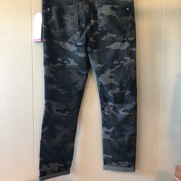 No boundaries Jeans ( J 2) - Picture 3 of 4